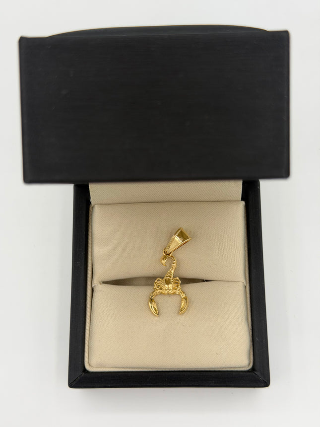 Dije escorpión Oro amarillo 18k +1 / 1,66 Gr / 12,4 mm / 2,1 Cm