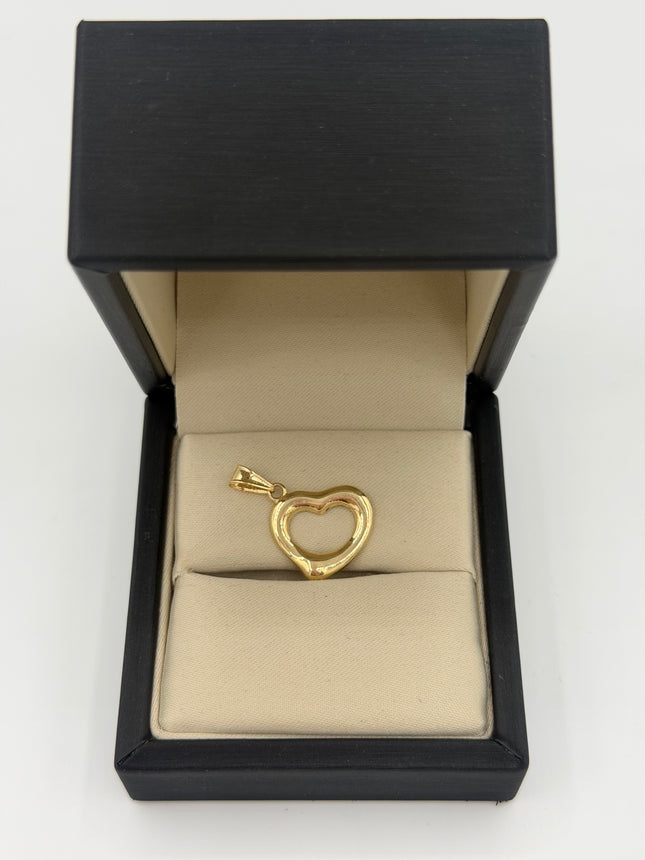 Dije corazón contorno borde grueso Oro amarillo 18k 1,68 Gr / 16,7 mm / 1,6 Cm