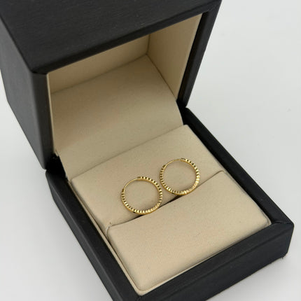 Candonga imperdible lateral diamantado Oro amarillo 18k +3 / 0,63 Gr / 1,3 cm
