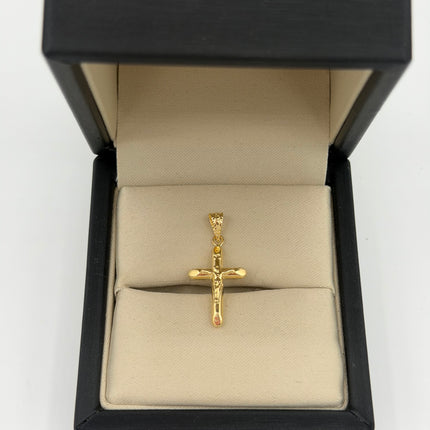 Dije cruz cristo puntas lisas inri grabado Oro amarillo 18k 0,66 Gr / 12,7 mm / 2,2 Cm