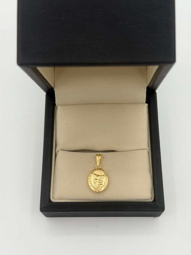 Dije San Miguel arcangel ovalado fondo mate Oro amarillo 18k 0,67 Gr / 10 mm / 1,5 Cm