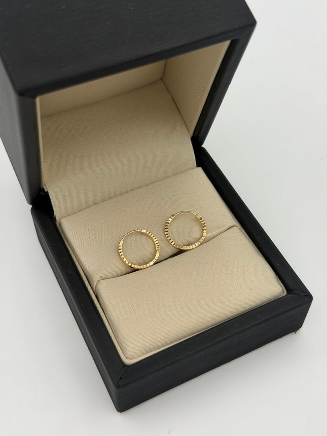 Candonga imperdible lateral diamantado Oro amarillo 18k +3 / 0,54 Gr / 1,1 cm