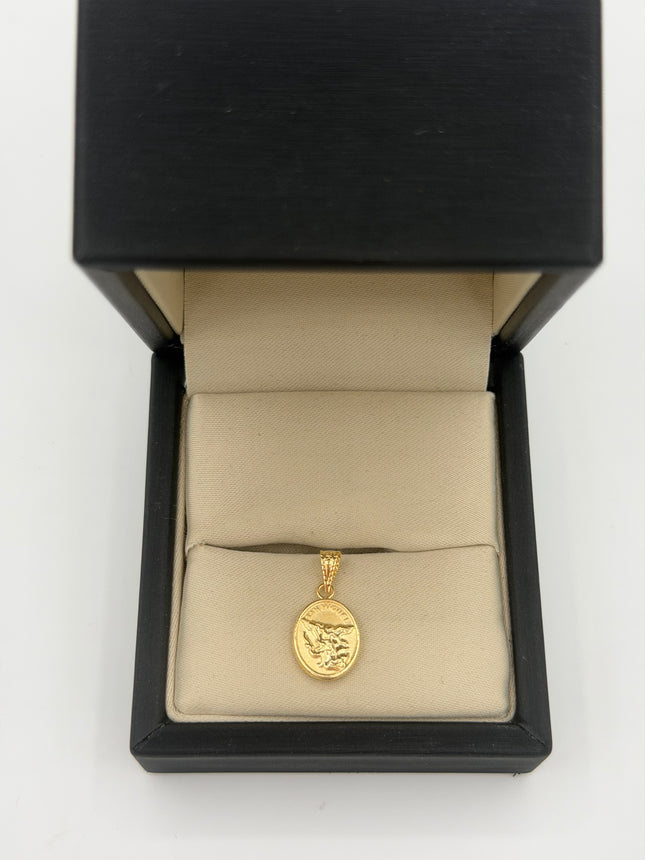 Dije San miguel arcangel ovalado fondo mate borde delgado Oro amarillo 18k 0,68 Gr / 10 mm / 1,5 Cm