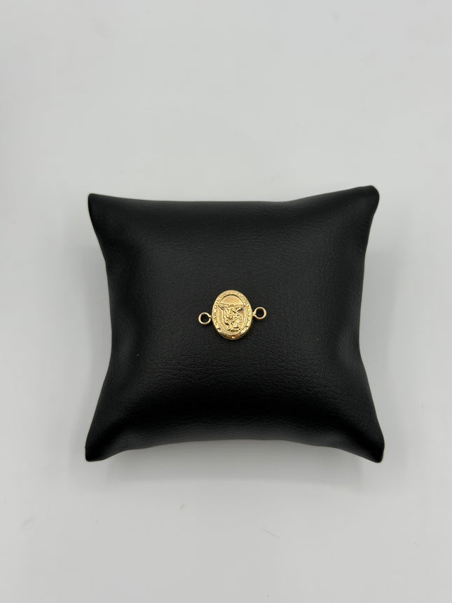Herraje San miguel arcangel ovalado fondo mate Oro amarillo 18k 0,64 Gr / 1,6 Cm