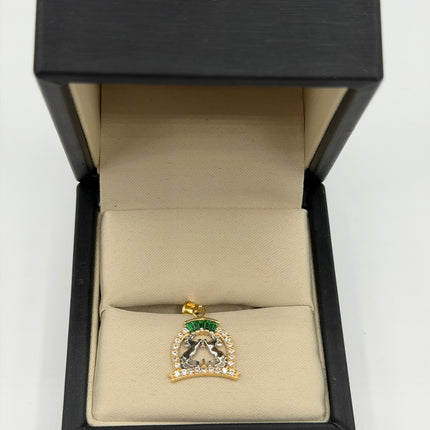 Dije herradura 2 caballos casting circones verdes y blancos Oro amarillo y Oro blanco 18k +1 / 1,88 Gr / 15,3 mm / 1,8 Cm