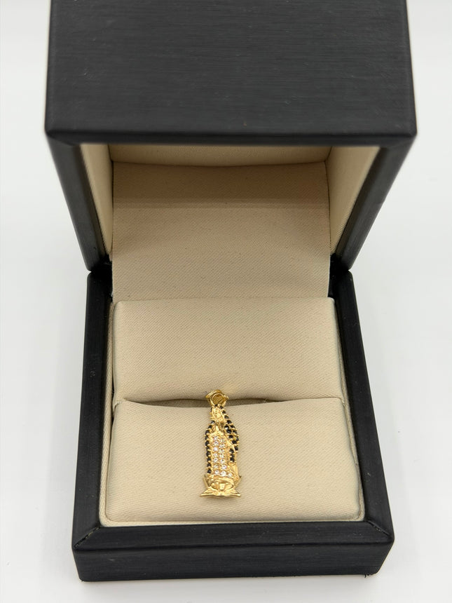 Dije virgen guadalupe silueta casting circones blancos y negros Oro amarillo 18k +1 / 1,72 Gr / 7,7 mm / 2,4 Cm