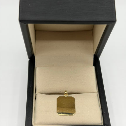 Dije placa lisa bordes planos Oro amarillo 18k 1,10 Gr / 13,7 mm / 1,9 Cm