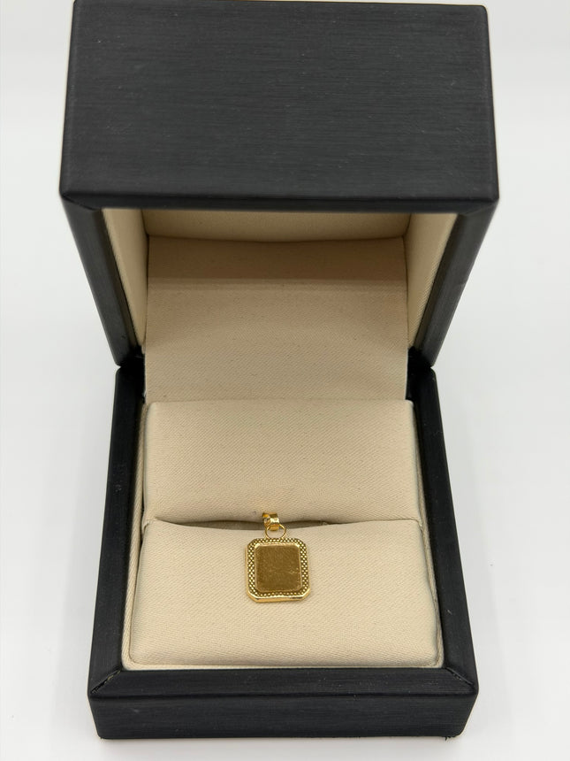Dije placa bordes punteados Oro amarillo 18k 0,49 Gr / 13,20 mm / 1,5 Cm