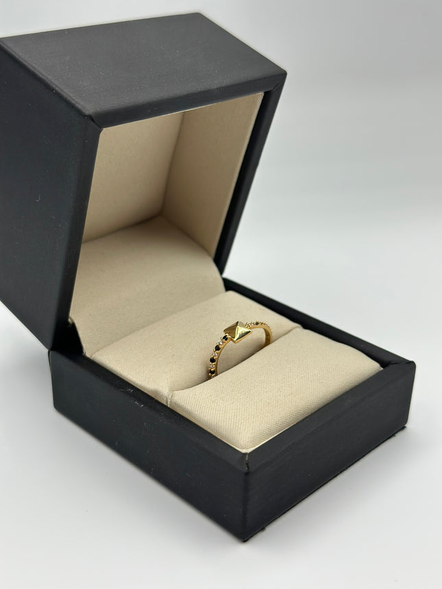 Anillo cuadro casting blanco y negro Oro amarillo 18k / Talla 6/5 / 1,35 Gr
