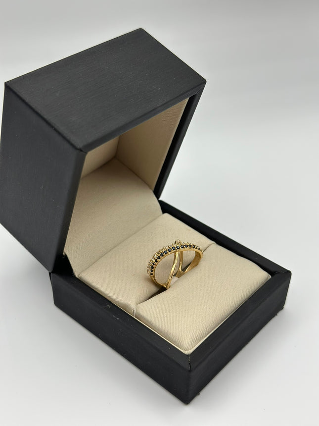 Anillo infinito circones blancos y negros Oro amarillo 18k / Talla 5 3/4 / 2,48 Gr