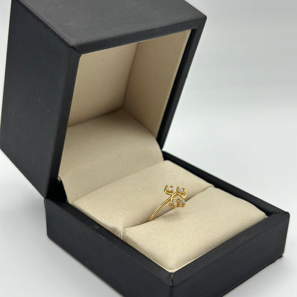 Anillo flor entrezalada circones blancos Oro amarillo 18k / Talla 5 3/4 / 1,34 Gr