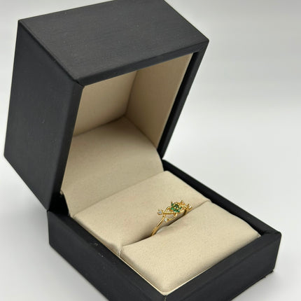 Anillo flor entrelazado circones blancos y verdes / Talla 7 / 1,39 Gr