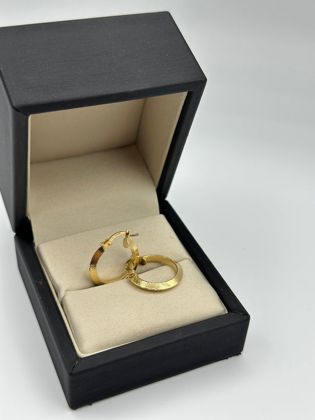 Candonga lisa grabado trenza Oro amarillo 18k 1,73 Gr / 2,0 Cm