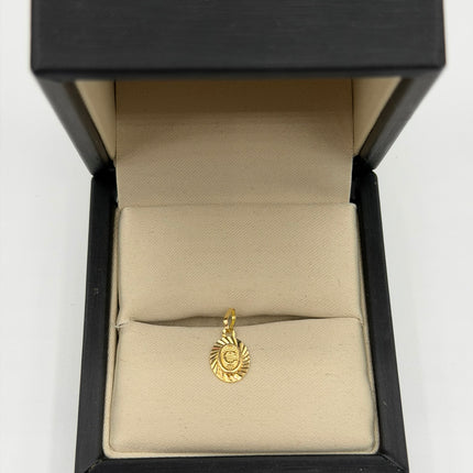 Dije letra C bordes diamantados Oro amarillo 18k 0,45 Gr / 7 mm / 1,1 Cm