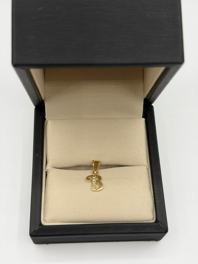 Dije letra B casting circones blancos Oro amarillo 18k 0,62 Gr / 7,8 mm / 1,0 Cm