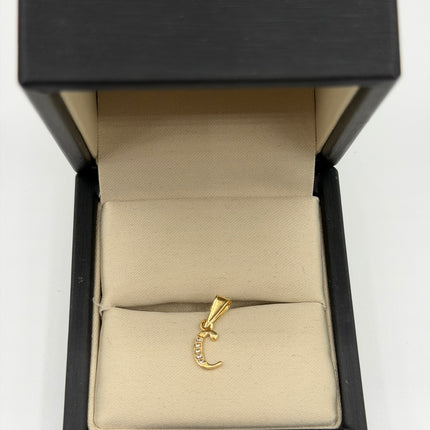 Dije letra C casting circones blancos Oro amarillo 18k 0,40 Gr / 5,5 mm / 1 Cm